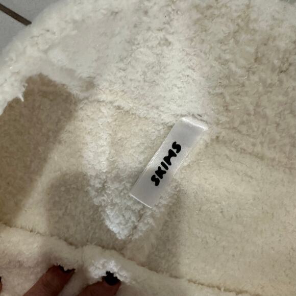 Skims Ivory Fuzzy Two Piece Set Lounge Pajama Shorts Tank L/XL - Picture 5 of 6